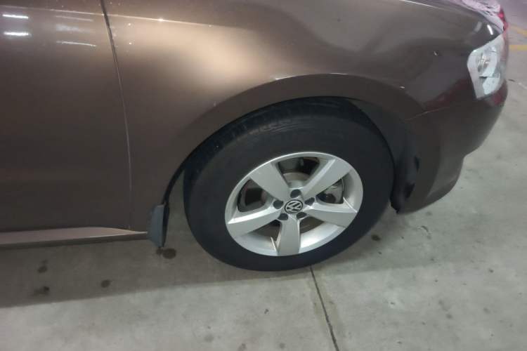 Used Volkswagen Gran Lavida 2013 1.6L Automatic Fashion Model Right Front Wheel Hub