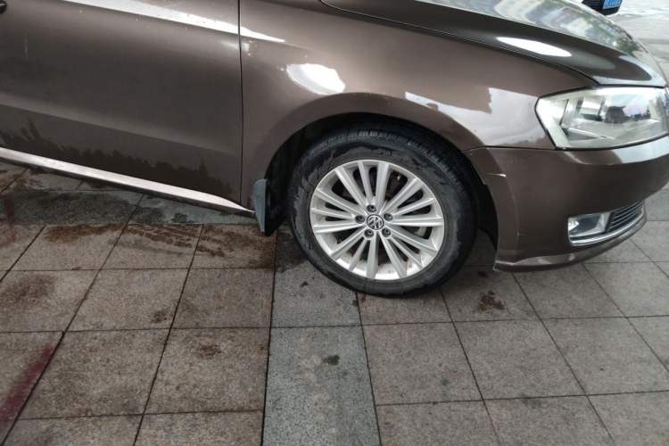 Used Volkswagen Gran Lavida 2013 1.6L Automatic Comfort Model Right Front Wheel Hub