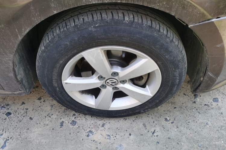 Used Volkswagen Gran Lavida 2013 1.6L Automatic Fashion Model Right Front Wheel Hub