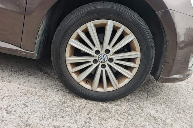 Used Volkswagen Gran Lavida 2013 1.6L Automatic Comfort Model Right Front Wheel Hub