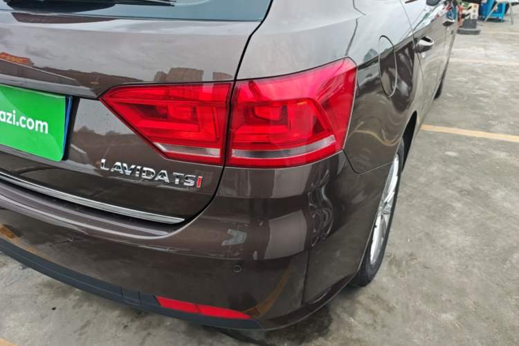 Used Volkswagen Gran Lavida 2013 1.4 TSI Automatic Comfort Model Right Rear Taillight