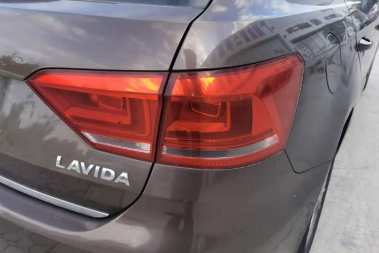 Used Volkswagen Gran Lavida 2013 1.6L Automatic Comfort Model Right Rear Taillight