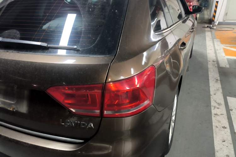Used Volkswagen Gran Lavida 2013 1.6L Manual Comfort Model Right Rear Taillight