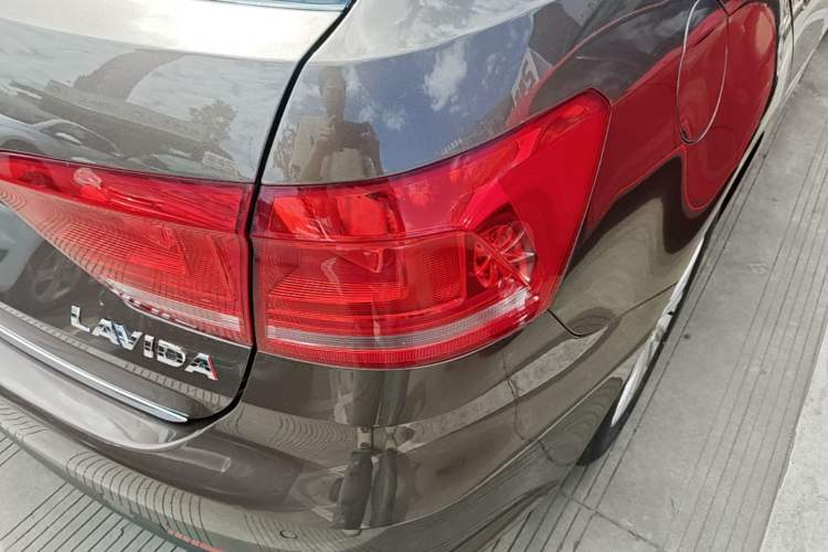 Used Volkswagen Gran Lavida 2013 1.6L Automatic Comfort Model Right Rear Taillight