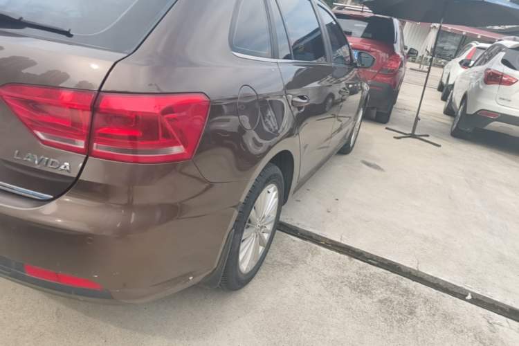 Used Volkswagen Gran Lavida 2013 1.6L Manual Comfort Model Right Rear Taillight