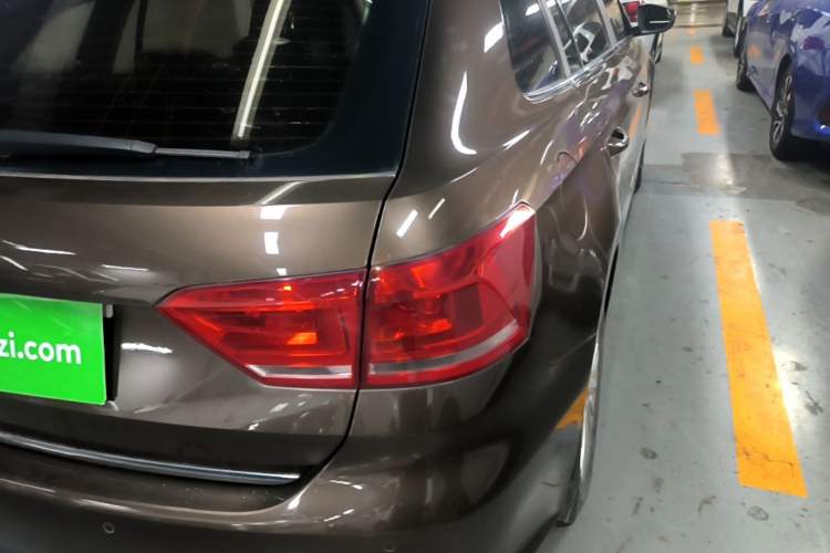 Used Volkswagen Gran Lavida 2013 1.6L Manual Comfort Model Right Rear Taillight