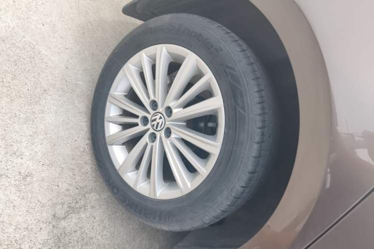 Used Volkswagen Gran Lavida 2013 1.6L Manual Comfort Model Right Rear Wheel Hub