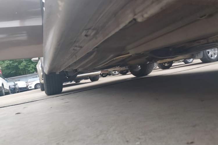 Used Volkswagen Gran Lavida 2013 1.6L Manual Comfort Model Right Side Sill