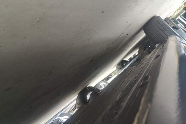 Used Volkswagen Gran Lavida 2013 1.6L Automatic Fashion Model Right Side Sill