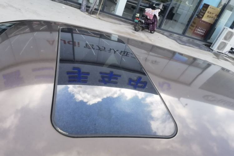 Used Volkswagen Gran Lavida 2013 1.6L Automatic Comfort Model Roof