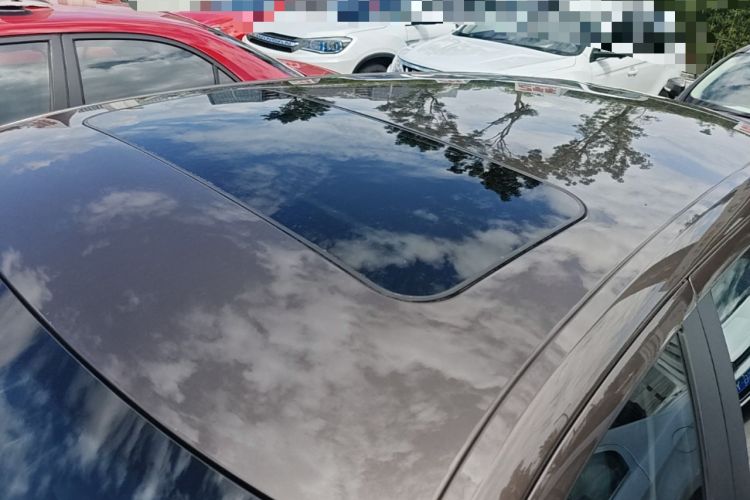 Used Volkswagen Gran Lavida 2013 1.6L Automatic Comfort Model Roof