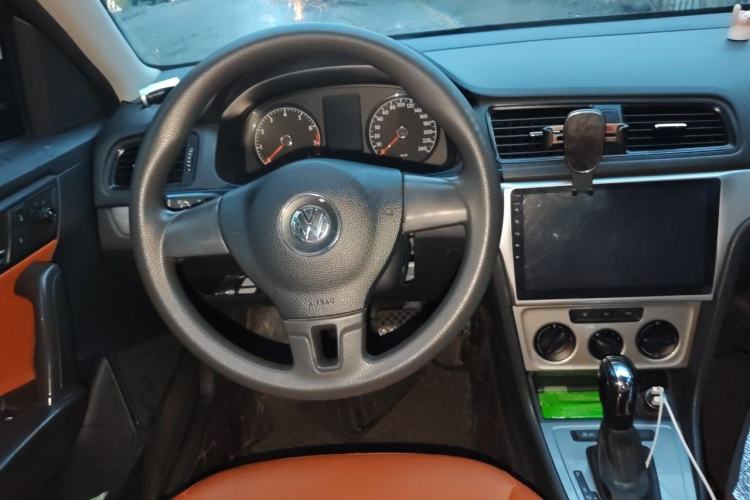 Used Volkswagen Gran Lavida 2013 1.6L Automatic Fashion Model Steering Wheel