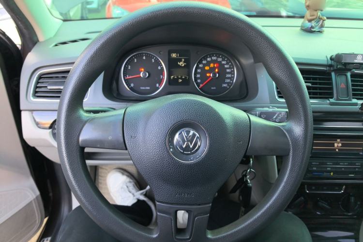 Used Volkswagen Gran Lavida 2013 1.6L Manual Comfort Model Steering Wheel