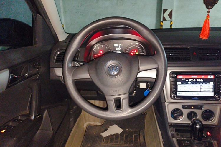 Used Volkswagen Gran Lavida 2013 1.6L Automatic Comfort Model Steering Wheel
