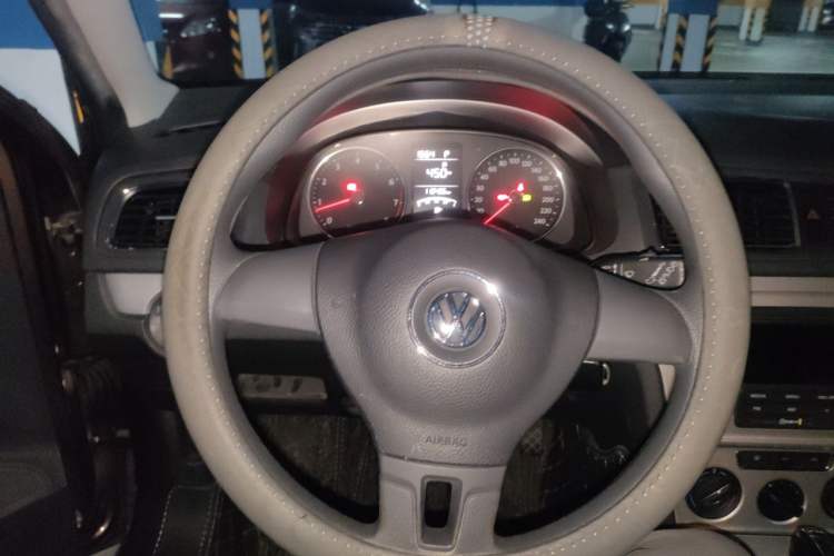 Used Volkswagen Gran Lavida 2013 1.4 TSI Automatic Comfort Model Steering Wheel