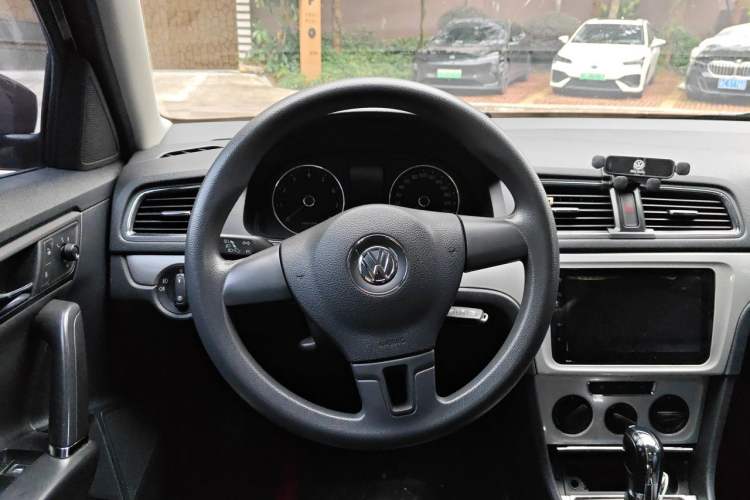 Used Volkswagen Gran Lavida 2013 1.6L Automatic Comfort Model Steering Wheel
