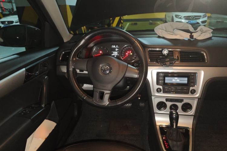 Used Volkswagen Gran Lavida 2013 1.6L Automatic Comfort Model Steering Wheel