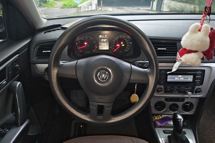 Used Volkswagen Gran Lavida 2013 1.6L Automatic Fashion Model Steering Wheel