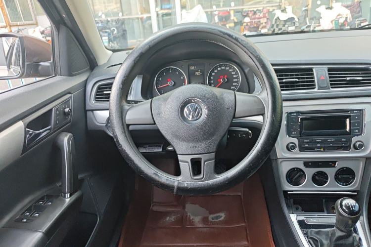 Used Volkswagen Gran Lavida 2013 1.6L Manual Comfort Model Steering Wheel
