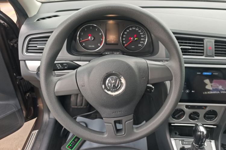 Used Volkswagen Gran Lavida 2013 1.4 TSI Automatic Comfort Model Steering Wheel