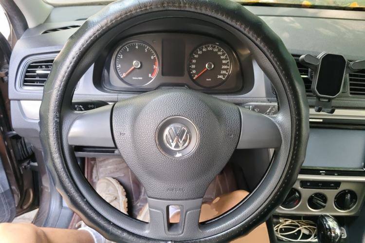 Used Volkswagen Gran Lavida 2013 1.6L Automatic Fashion Model Steering Wheel