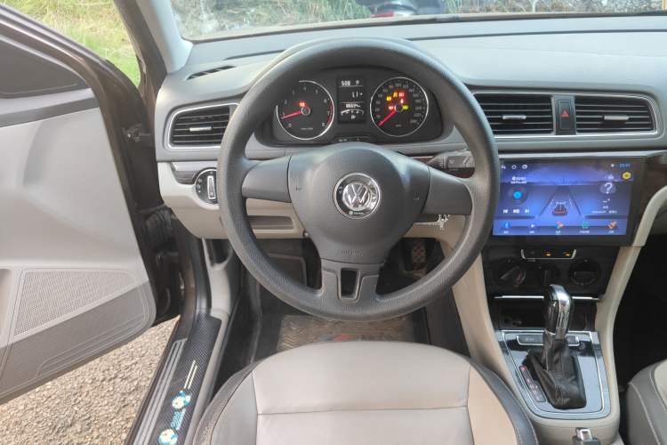 Used Volkswagen Gran Lavida 2013 1.6L Automatic Comfort Model Steering Wheel