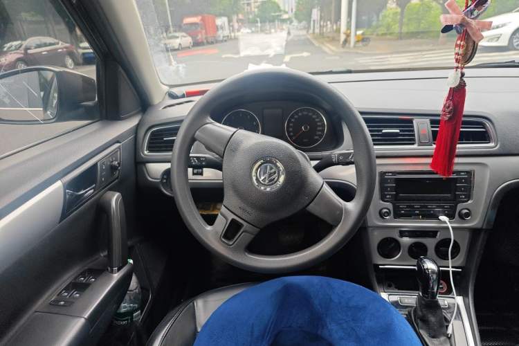 Used Volkswagen Gran Lavida 2013 1.6L Automatic Comfort Model Steering Wheel