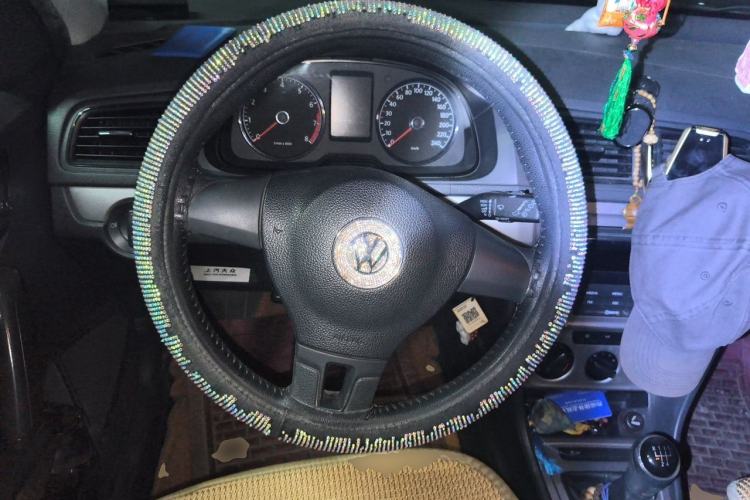 Used Volkswagen Gran Lavida 2013 1.6L Manual Fashion Model Steering Wheel