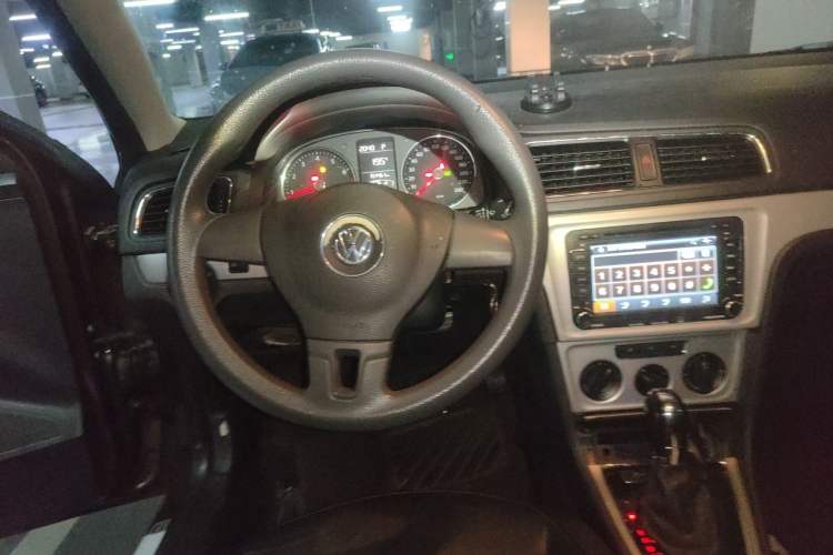 Used Volkswagen Gran Lavida 2013 1.4 TSI Automatic Comfort Model Steering Wheel