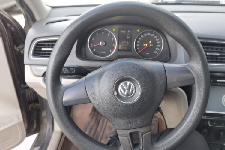 Used Volkswagen Gran Lavida 2013 1.6L Automatic Comfort Model Steering Wheel