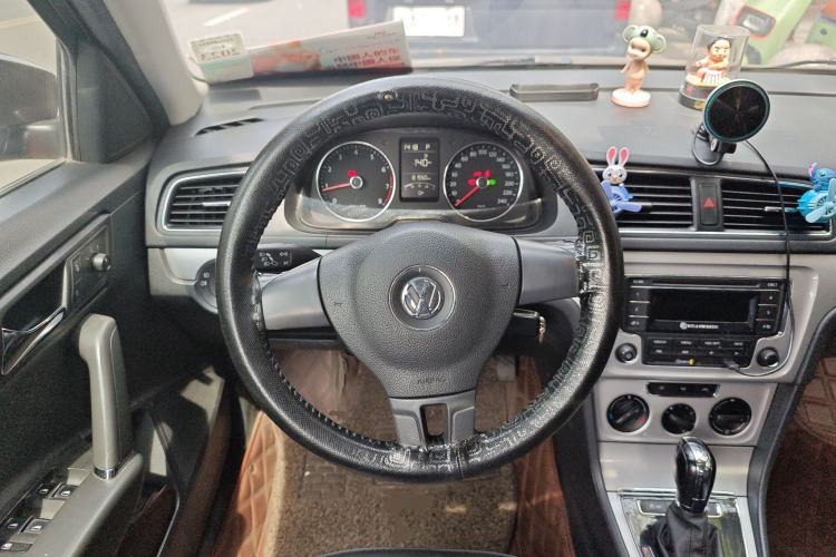 Used Volkswagen Gran Lavida 2013 1.6L Automatic Comfort Model Steering Wheel