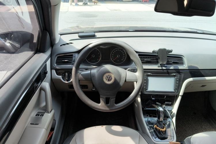 Used Volkswagen Gran Lavida 2013 1.6L Automatic Comfort Model Steering Wheel