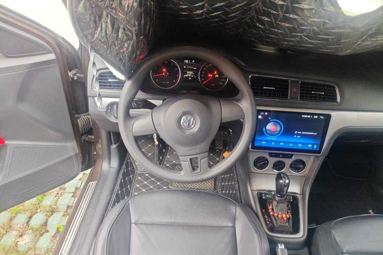 Used Volkswagen Gran Lavida 2013 1.6L Automatic Comfort Model Steering Wheel