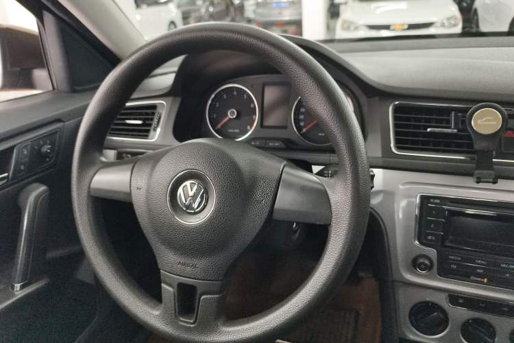 Used Volkswagen Gran Lavida 2013 1.6L Automatic Comfort Model Steering Wheel