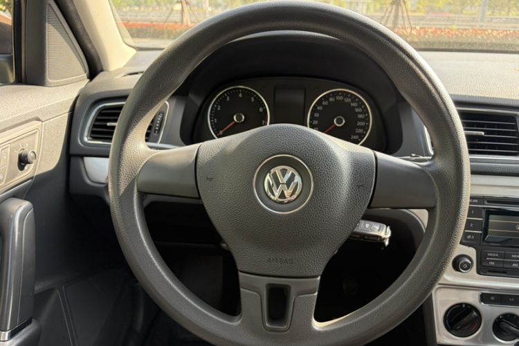 Used Volkswagen Gran Lavida 2013 1.6L Automatic Comfort Model Steering Wheel