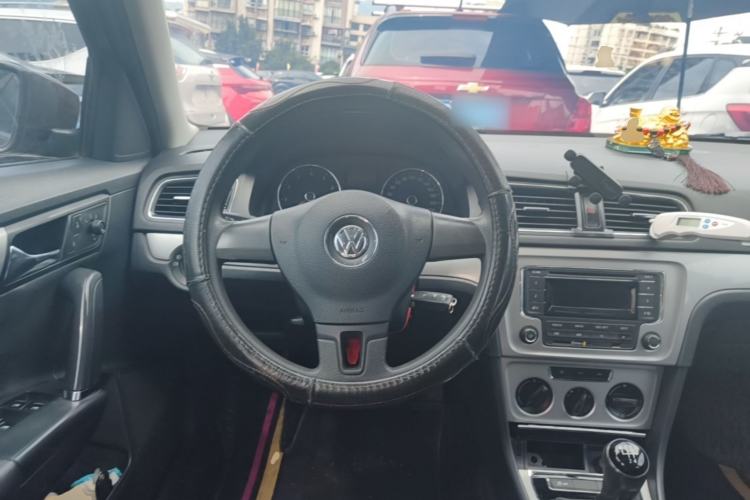 Used Volkswagen Gran Lavida 2013 1.6L Manual Comfort Model Steering Wheel