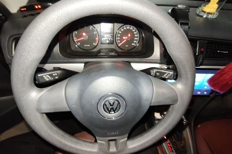 Used Volkswagen Gran Lavida 2013 1.6L Automatic Fashion Model Steering Wheel