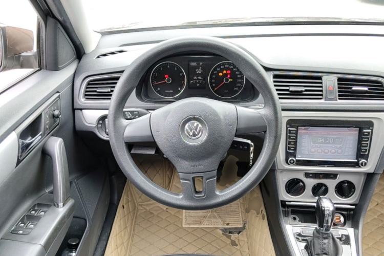 Used Volkswagen Gran Lavida 2013 1.6L Automatic Comfort Model Steering Wheel