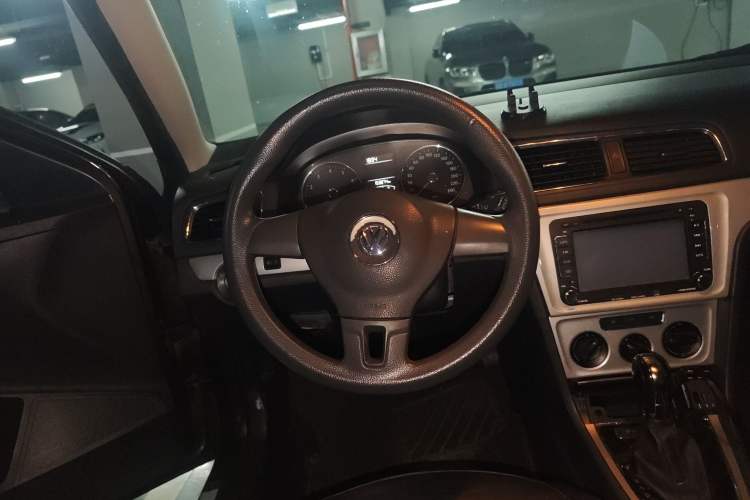 Used Volkswagen Gran Lavida 2013 1.4 TSI Automatic Comfort Model Steering Wheel