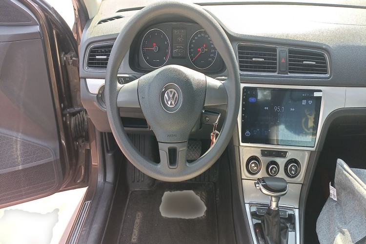 Used Volkswagen Gran Lavida 2013 1.6L Automatic Comfort Model Steering Wheel