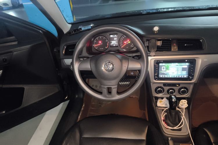 Used Volkswagen Gran Lavida 2013 1.6L Automatic Fashion Model Steering Wheel