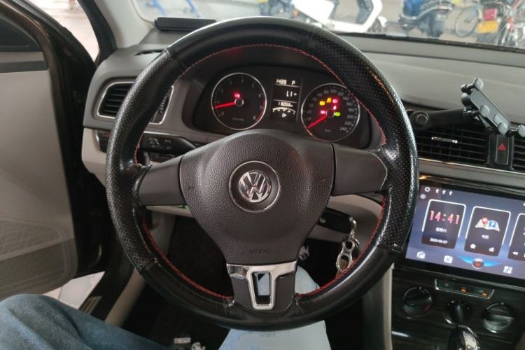 Used Volkswagen Gran Lavida 2013 1.6L Automatic Comfort Model Steering Wheel
