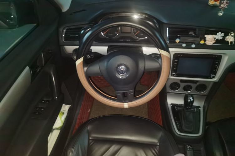 Used Volkswagen Gran Lavida 2013 1.6L Automatic Comfort Model Steering Wheel