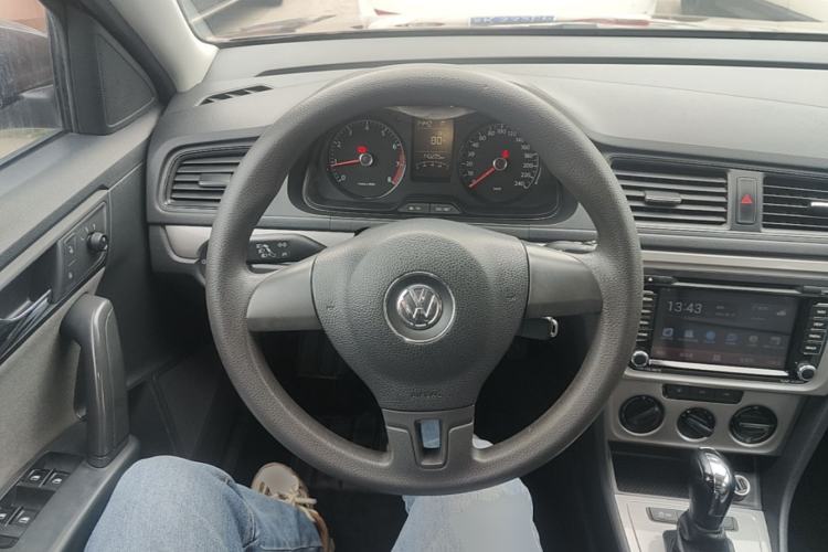 Used Volkswagen Gran Lavida 2013 1.6L Automatic Fashion Model Steering Wheel