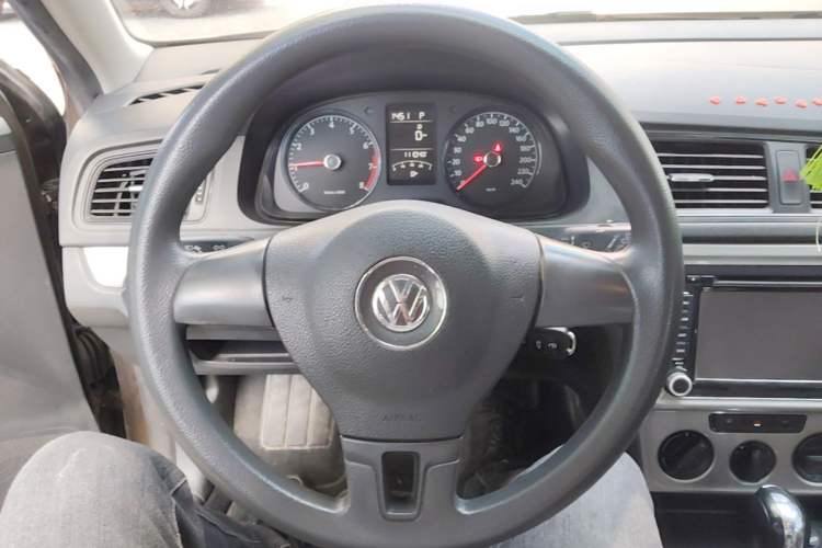Used Volkswagen Gran Lavida 2013 1.6L Automatic Fashion Model Steering Wheel