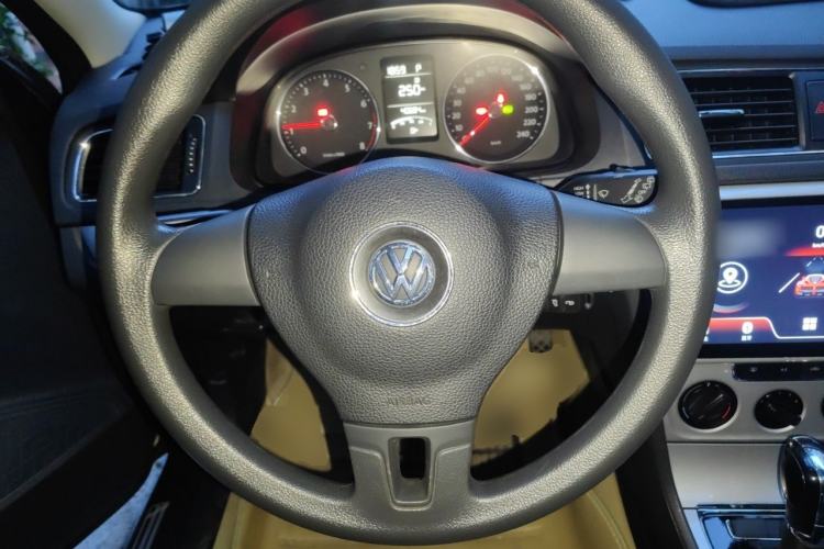 Used Volkswagen Gran Lavida 2013 1.6L Automatic Comfort Model Steering Wheel