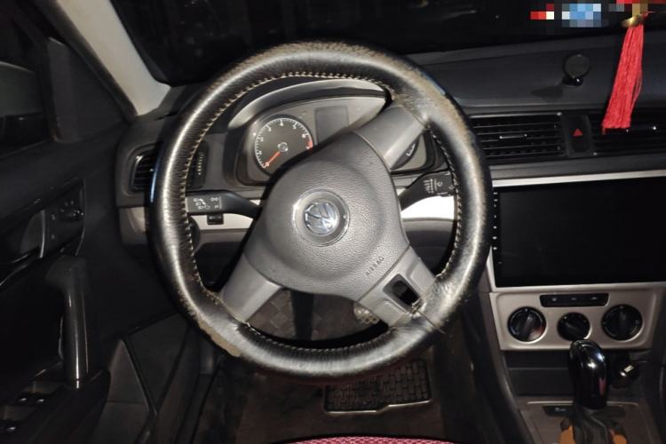 Used Volkswagen Gran Lavida 2013 1.6L Automatic Fashion Model Steering Wheel
