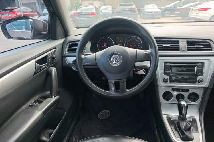 Used Volkswagen Gran Lavida 2013 1.6L Automatic Comfort Model Steering Wheel