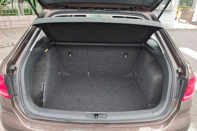 Used Volkswagen Gran Lavida 2013 1.4 TSI Automatic Comfort Model Trunk