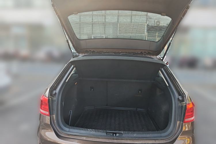 Used Volkswagen Gran Lavida 2013 1.6L Manual Comfort Model Trunk